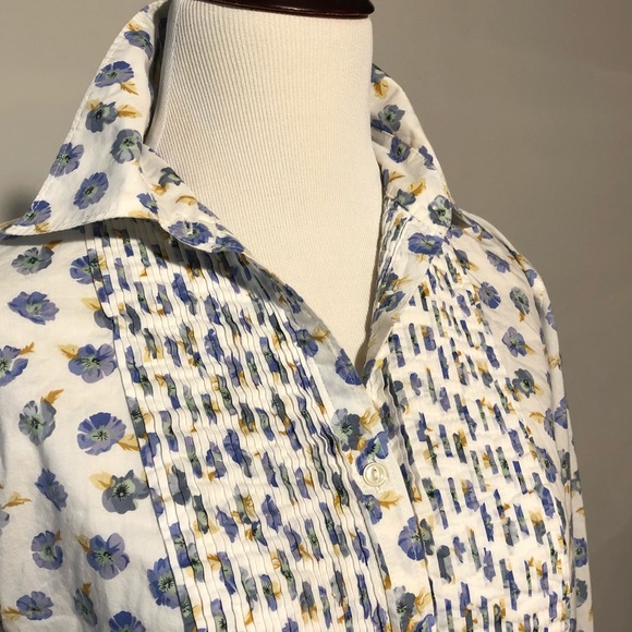 Gap button down floral tuxedo shirt. - Picture 2 of 5